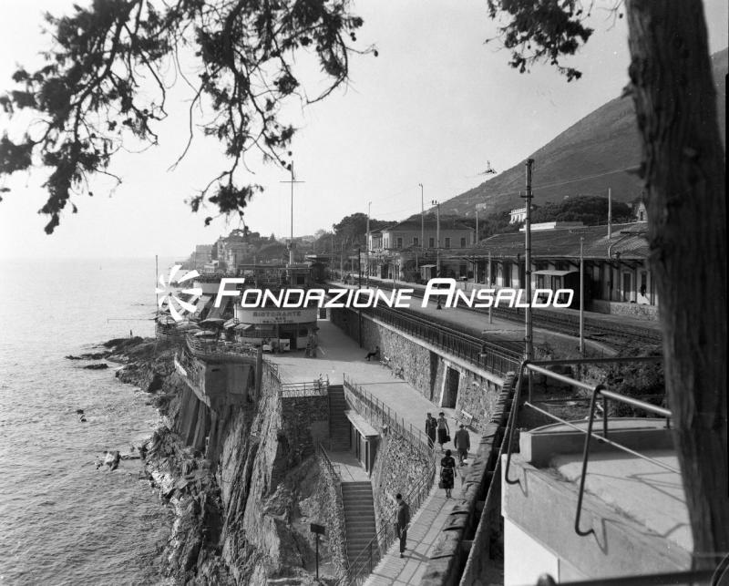 Genova - Nervi - stazione e passeggiata Anita Garibaldi