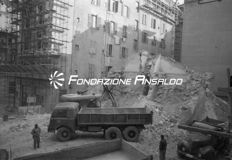Genova - via Cesarea - demolizione caseggiato