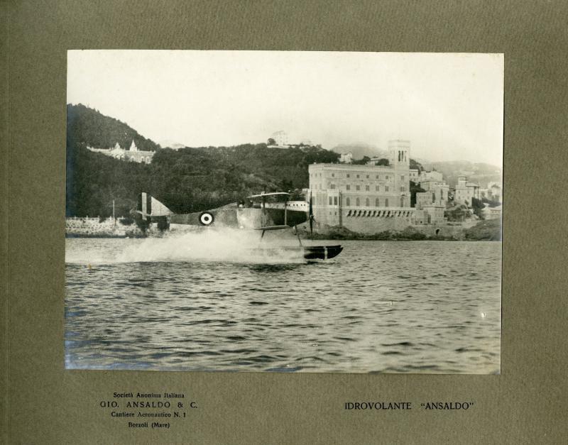 Prova di volo di un idrovolante Ansaldo di fronte al litorale di Cornigliano