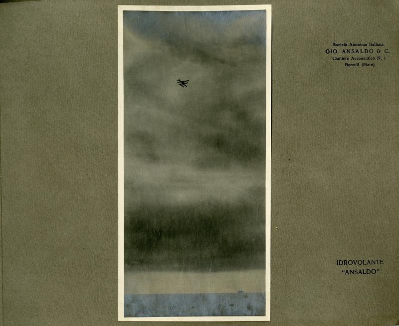Prova di volo di un idrovolante Ansaldo di fronte al litorale di Cornigliano