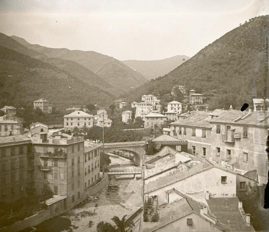 Sori veduta dal ponte della ferrovia (taglio)