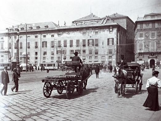 Piazza De Ferrari - Palazzo telegrafo (taglio)