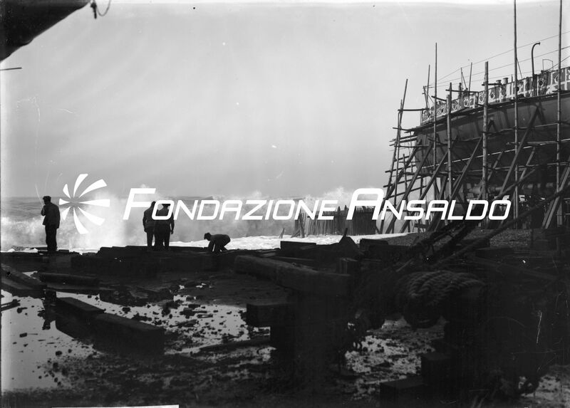 Genova - Cantieri Navali Ansaldo di Sestri Ponente - mareggiata
