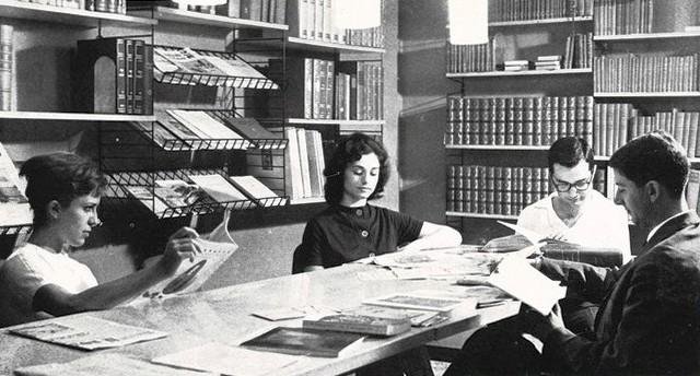 Biblioteca del gruppo SIP (Società Idroelettrica Piemonte): un angolo della sala di lettura e consultazione della sede di Torino, settembre - ottobre 1961, anno IX, n. 5, p. 27