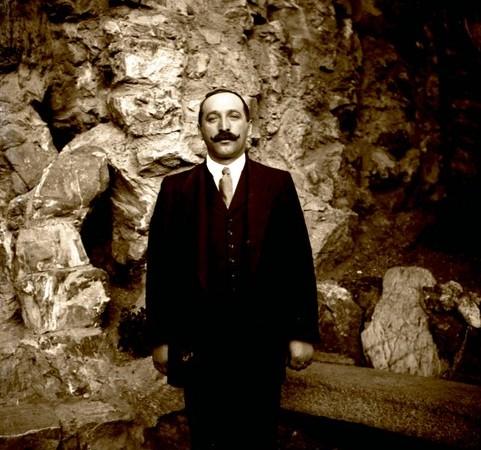 Ritratto maschile (taglio)