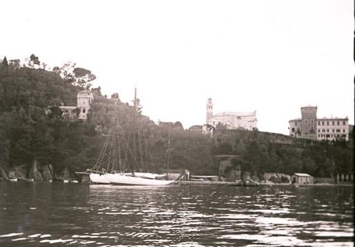 Porto di Portofino. Cappelletta del Cimitero (taglio)