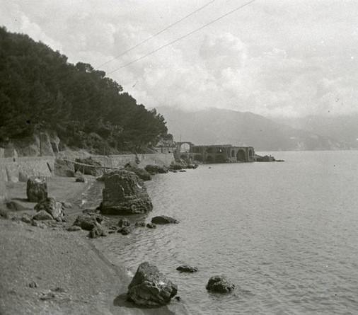 Strada lungo la spiaggia da Santa Margherita a Portofino (taglio)