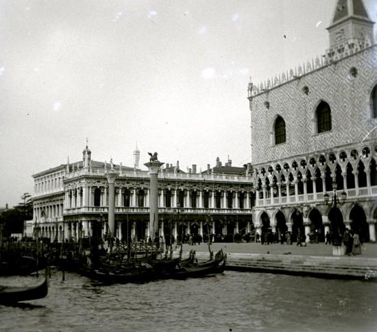 Piazzetta e Palazzo Reale (taglio)
