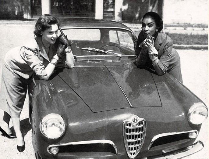 Indossatrici e "Giulietta" sprint,  luglio 1954, anno II, n. 4 - p. 72