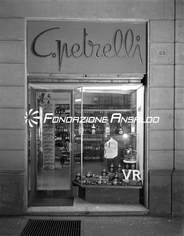 Genova - vetrina negozio Petrelli