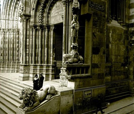 Cattedrale di San Lorenzo. Scalinata (taglio)