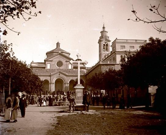 Gita a N. S. della Guardia. Piazza del Santuario (taglio)