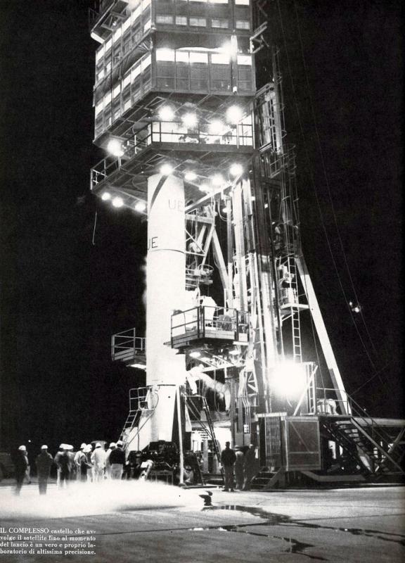 Il complesso castello che avvolge il satellite fino al momento del lancio, luglio - agosto 1959, anno VII, n. 4, p. 6