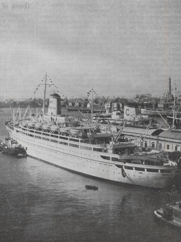 Una magnifica inquadratura della "Federico C." e della "Bianca C." all'ancora nel porto di Genova