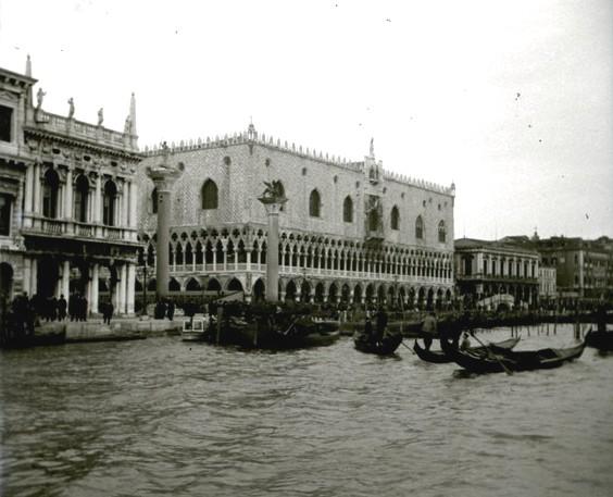 Palazzo Ducale visto dalla laguna (taglio)