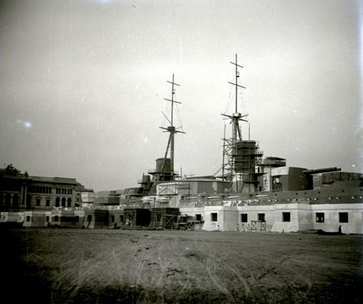Esposizione Internazionale di Genova. Padiglioni in costruzione (taglio)