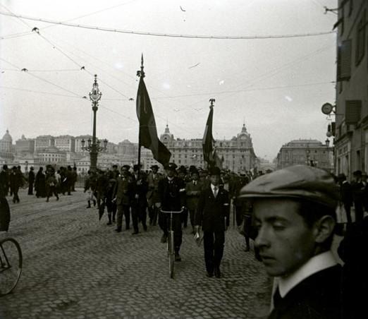Corteo verso lo scoglio di Quarto dei Mille (taglio)