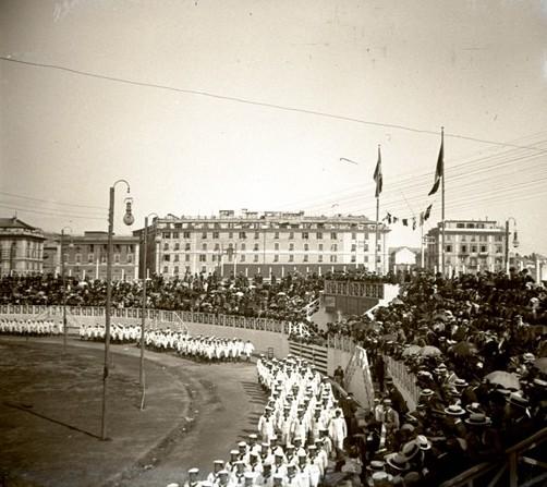 Concorso Federale Ginnastico. Sfilata dei marinai (taglio)