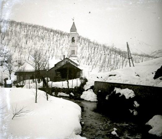 Molini. La chiesa (taglio)