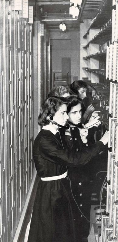 Ragazze partecipanti a un corso di commutazione della Stipel, marzo - aprile 1958, anno VI, n. 2, p. 21