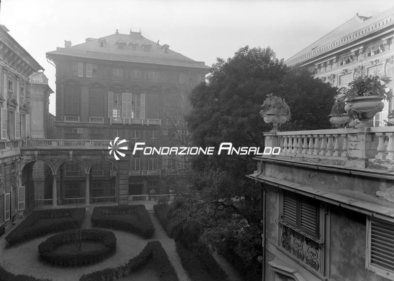 Genova - via Garibaldi - Palazzo Tursi - giardini