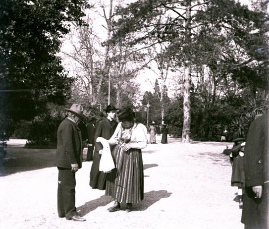 Venezia. Giardini, tipi in costume (taglio)