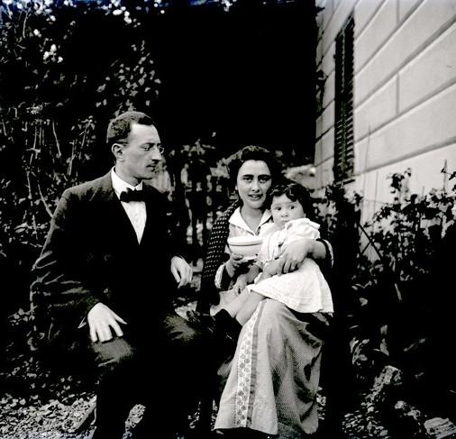 Ludovico Maria Chierici e Paola Franzoni con il figlio Enrico (taglio)