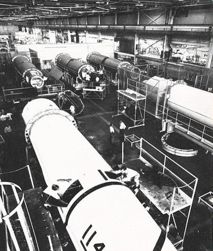 Linea di produzione di missili Thor negli stabilimenti della Douglas Aircraft Company, gennaio - febbraio 1962, anno X, n. 1, p. 61