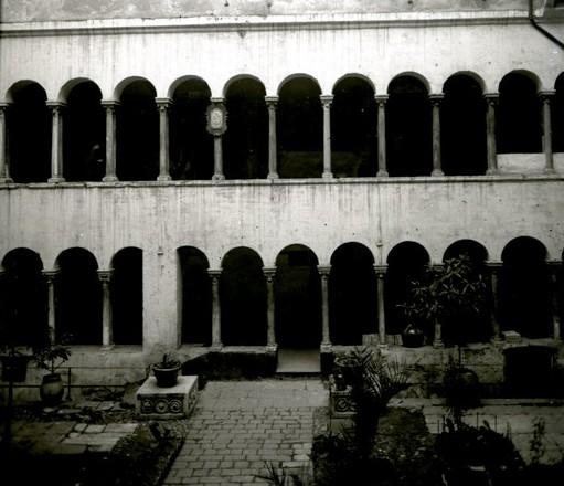 Cattedrale di San Lorenzo. Chiostro (taglio)