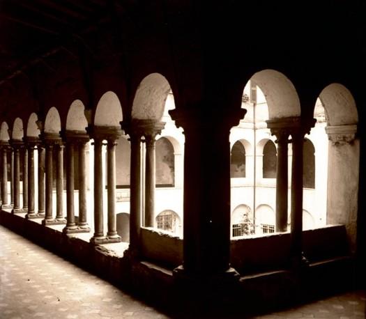 Cattedrale di San Lorenzo. Chiostro (taglio)