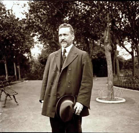 Ritratto maschile (taglio)