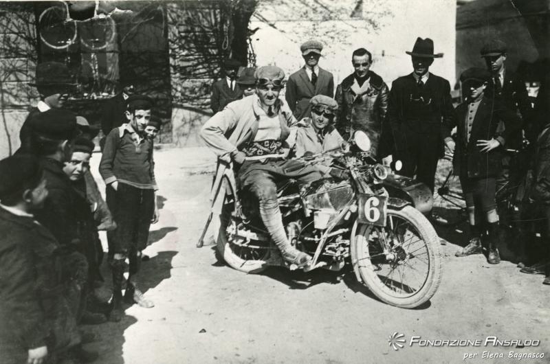 Moto Guzzi - Giorgio e Enrico Parodi su sidecar