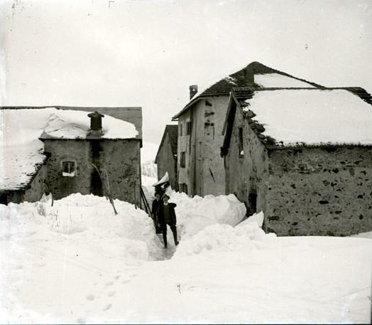 Fiaccone. Paese (taglio)