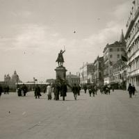 Riva degli Schiavoni. Monumento a Vittorio Emanuele II (taglio)