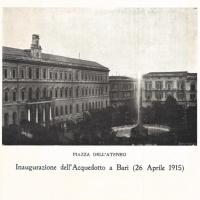Piazza dell'Ateneo a Bari durante l'inaugurazione dell'Acquedotto il 26 aprile 1915