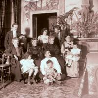 Ritratto di famiglia (taglio)