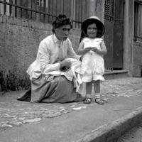 Nanny fa toeletta dove più le aggrada (taglio)