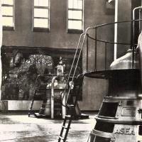 Terza di copertina - Bassorilievo di Tyra Lundgrens per una centrale elettrica svedese, maggio - agosto 1958, anno VI, nn. 3-4