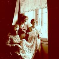 Ritratto di Rita Manara, Olga e Paola Franzoni  (taglio)
