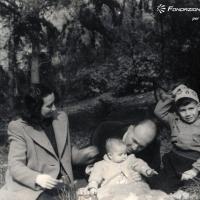 Famiglia Parodi - Giorgio con Elena e i figli Andrea e Roberto