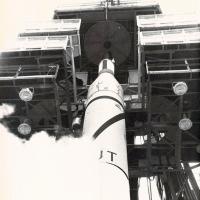 Rifornimento del razzo "Jupiter C" prima del lancio di "Explorer III",  maggio - agosto 1958, anno VI, nn. 3-4, p. 8
