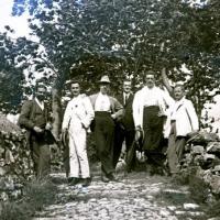 Gruppo a Bavari (taglio)