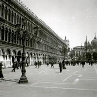 Piazza San Marco preparata per l'illuminazione (taglio)