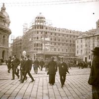 Palazzo del Credito Italiano in costruzione (taglio)