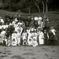 Gruppo di villeggianti in Campopiano (taglio)