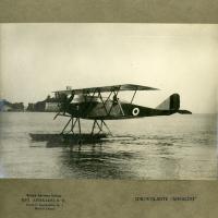 Prova di volo di un idrovolante Ansaldo di fronte al litorale di Cornigliano