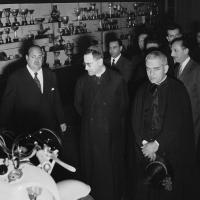 Motoguzzi - visita dell'arcivescovo Giuseppe Siri