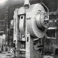 Presa verticale ad alta velocità da 2300 tonnellate fabbricata dalla Eumuco, novembre 1953, anno I, n. 6 - p. 67