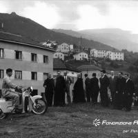 Moto Guzzi - visita dell'arcivescovo Giuseppe Siri