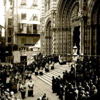 Cattedrale di San Lorenzo. Processione religiosa (taglio)